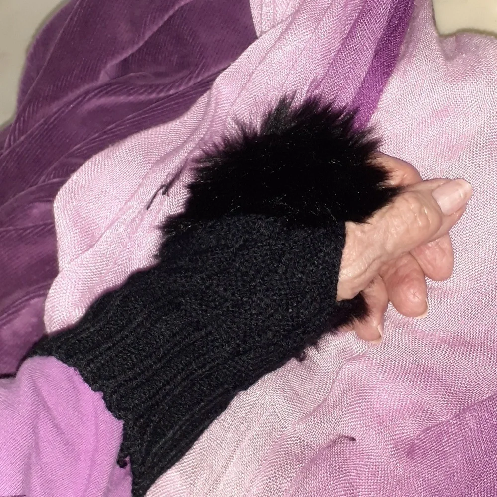 Black Fingerless Gloves w/ Fur (faux) Trim